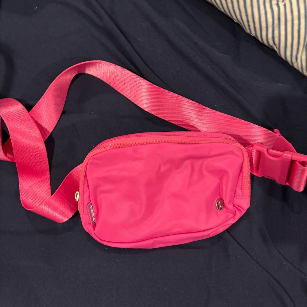 Lululemon RETIRED sonic pink beltbag